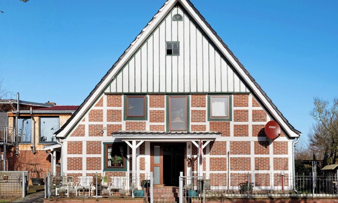 Stade House | Holiday Home 'Elbparadies' with Private Terrace and Wi-Fi