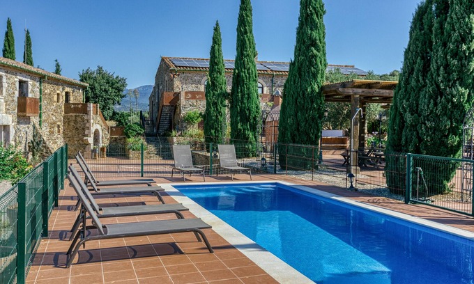 Mollet de Peralada House | Holiday Home "Mas Renart" with Mountain View, Pool, Wi-Fi, Garden & Terrace