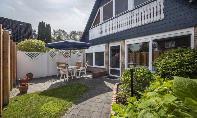 Kreyenbruck House | Holiday Home 'Ferienhaus Inge' with Private Terrace, Private Garden and Wi-Fi