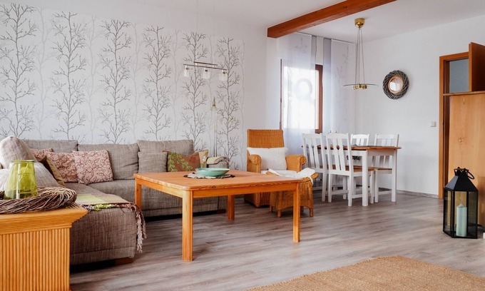 Muersbach House | Holiday Home 'Ferienhaus Ebern-Sölln' with Private Terrace, Private Garden and Wi-Fi