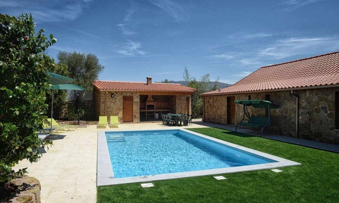 Codecoso House | Holiday Home for 17 persons with Barbecue and Private Pool