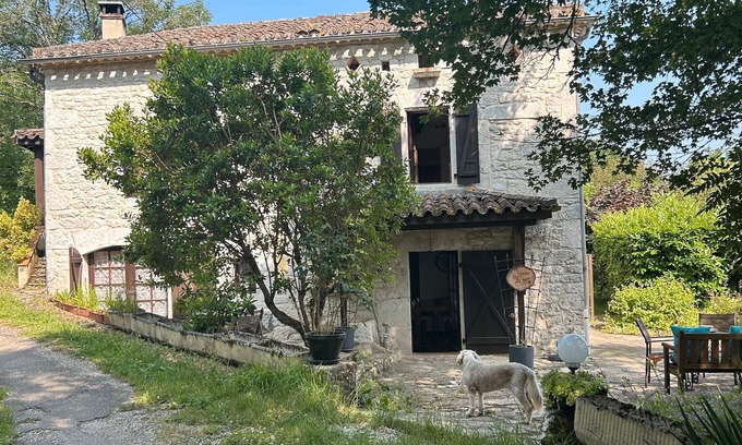 Montaigu-de-Quercy House | Holiday Home 'Le Clos Des Fées' with Private Terrace, Shared Garden and Wi-Fi