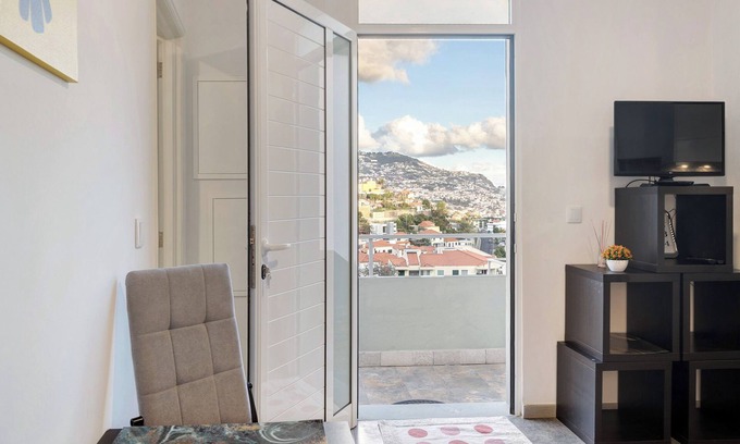 Sao Roque House | Holiday Home 'Funchal' with Sea View, Balcony & Wi-Fi