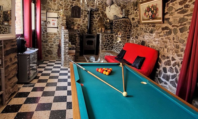 Nohedes House | Holiday Home 'Gîte Bellevue' with Mountain View, Wi-Fi and Air Conditioning