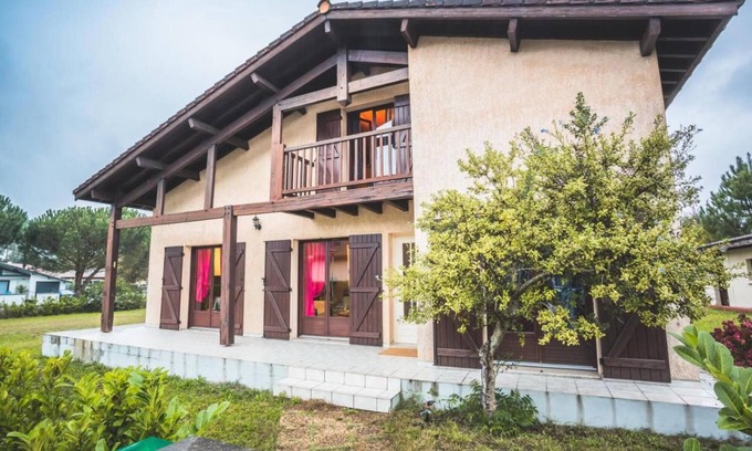 Ychoux House | Holiday Home 'Gîte Chez Pat' with Private Terrace, Private Garden and Wi-Fi
