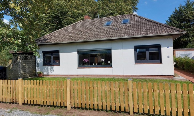 Breklum House | Holiday Home 'Haus An Der Marsch - Breklum' with Terrace, Garden and Wi-Fi
