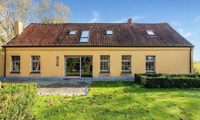 Zedelgem House | Holiday home Het Zuidgoed with garden
