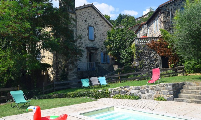 Pont-de-Labeaume House | Holiday Home in Ardèche with Pool & Garden