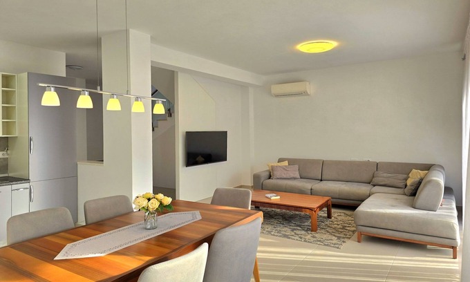 Ishem Villa | Holiday Home in Gjiri Lalzit near Sandy Beach
