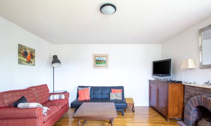 Herisson House | Holiday Home in Hérisson near Lake