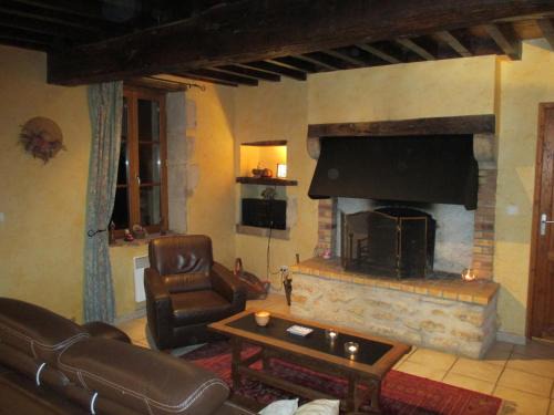 Isenay House | Holiday Home in Isenay near Lake and Forest, cleaning included