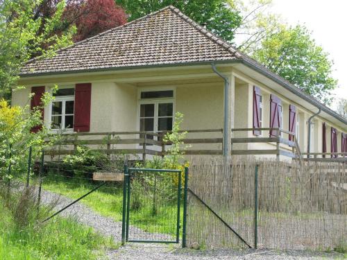 Cuzy House | Holiday Home in Luzy with Fenced Garden