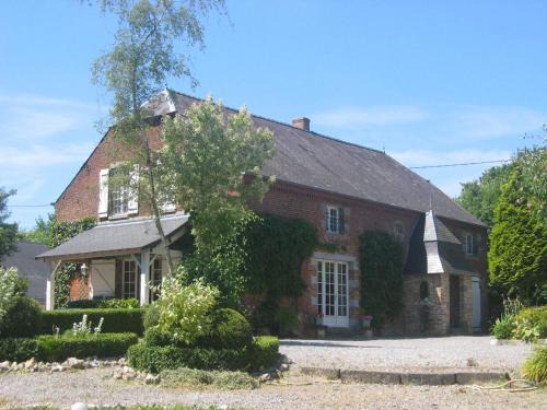 Englancourt House | Holiday Home in Oise with Forest Views