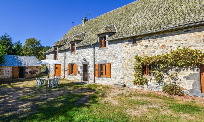 Oradour House | Holiday Home in Oradour with Terrace