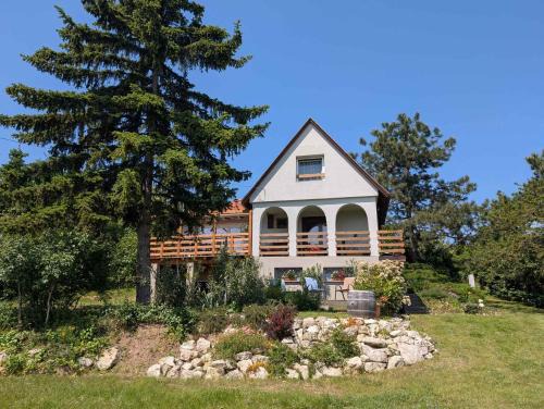 Pakozd House | Holiday home in Pakozd - Velence-See 43968