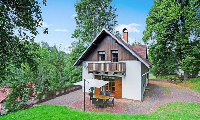 Rudnik u Vrchlabi House | Holiday Home in Rudník with private garden
