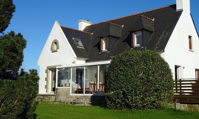 Trelevern House | Holiday Home in Trelevern near Pink Granite Coast