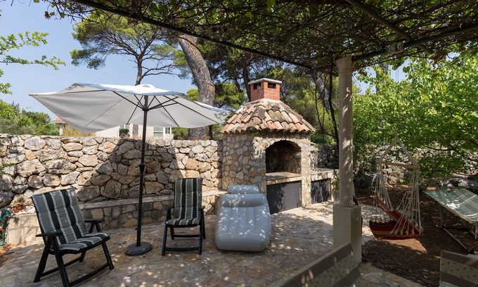 Kolocep Island House | Holiday Home Jekavac -Three Bedroom Apartment with Terrace and Sea View