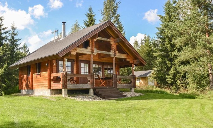 Iisalmi House | Holiday Home Käenpesä by Interhome