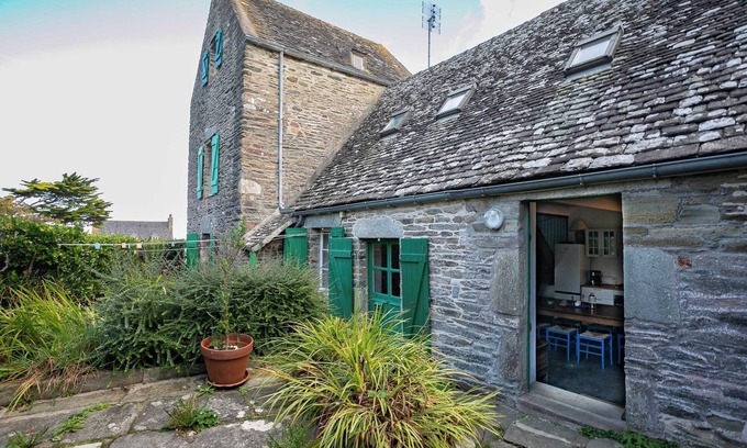 Locquirec House | Holiday Home 'Ker Ar Vro - Maison Atypique' with Wi-Fi