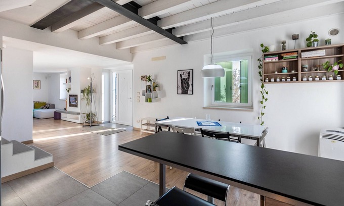Verona House | Holiday Home 'La Casa In Collina Con Vista' with Private Terrace, Private Garden and Wi-Fi
