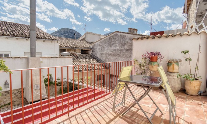 Alcoleja House | Holiday Home 'La Llar D' Aitana' with Mountain View, Private Terrace and Wi-Fi