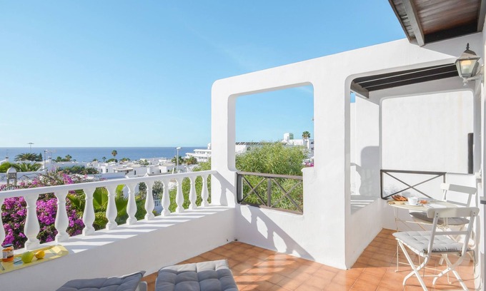 Puerto del Carmen House | Holiday Home "La Lujancita" Close to Beach with Terrace, Ocean Views & Wi-Fi
