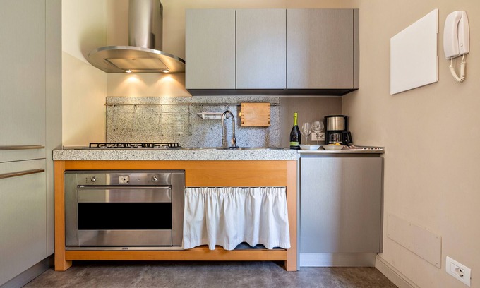 Gargnano House | Holiday Home 'La Magrè' with Shared Garden and Wi-Fi