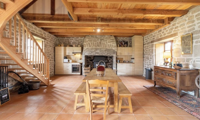 Chaumeil House | Holiday Home "La maison des Florentins" with Garden & Wi-Fi