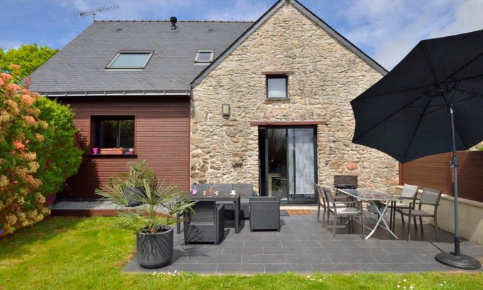 Besne House | Holiday Home Le Graffi'Ty by Interhome