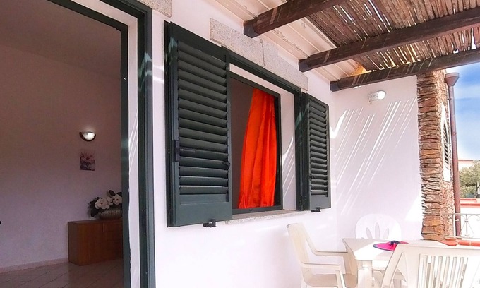 Limpiddu House | Holiday Home 'Limpiddu 4' with Mountain View, Shared Garden and Balcony