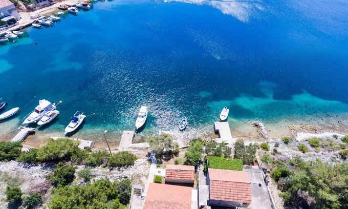 Banici House | Holiday Home Magazin- One Bedroom Apartment with Terrace and Sea View