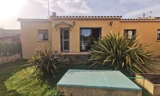 Saint-Ambroix House | Holiday Home 'Maison Ensoleillée Au Calme' with Shared Pool, Private Garden and Balcony