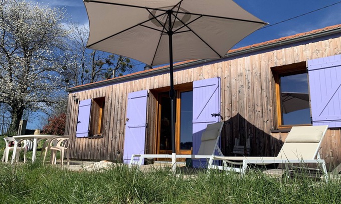 Pebrac House | Holiday Home 'Maison Insolite De Mi-montagne' with Mountain View, Terrace and Wi-Fi