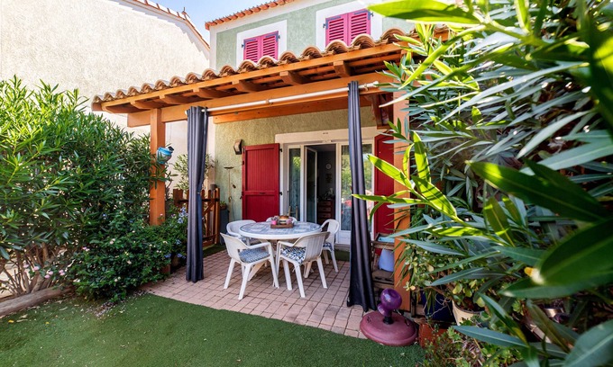 Le Barcares House | Holiday Home 'Marina' with Shared Terrace and Private Garden