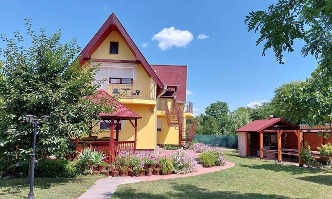 Poroszlo House | Holiday home near the eco centre with WLAN and air conditioning