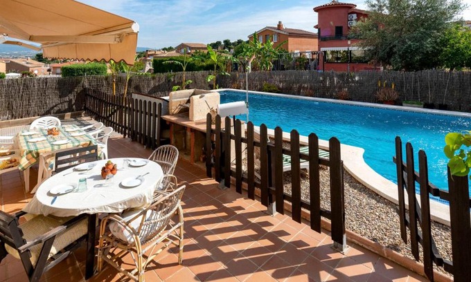 El Vendrell House | Holiday Home Oasis by Interhome