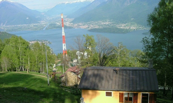 Stazzona House | Holiday home overlooking Lake Como, 8 people 3 bedrooms 2 bathrooms, relaxation and nature