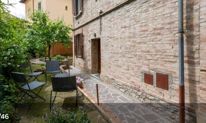 Perugia House | Holiday Home 'Perugia Centrale Via Del Toppo' with Private Garden and Wi-Fi