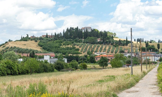 Certaldo House | Holiday Home 'Sandra House Certaldo' with Private Garden and Wi-Fi