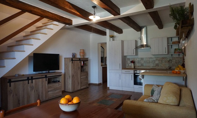 Badolato House | Holiday Home 'Selvaggia' with Sea View, Wi-Fi and Air Conditioning