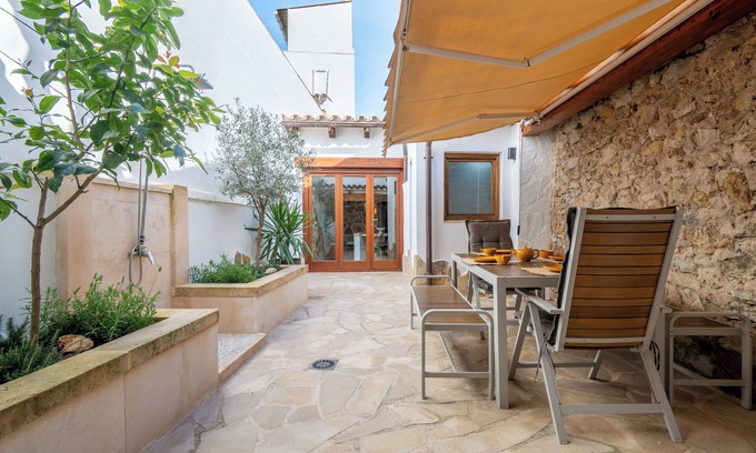 Arta House | Holiday Home 'Sol Y Luna' with Mountain View, Wi-Fi and Air Conditioning