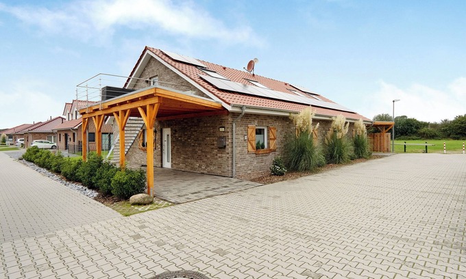 Geeste House | Holiday Home "Speicherhäuschen Maren" with Private Terrace & Wi-Fi