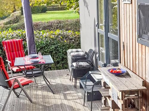 Wemding House | Holiday Home Tiny Haus Auszeit Am See by Interhome
