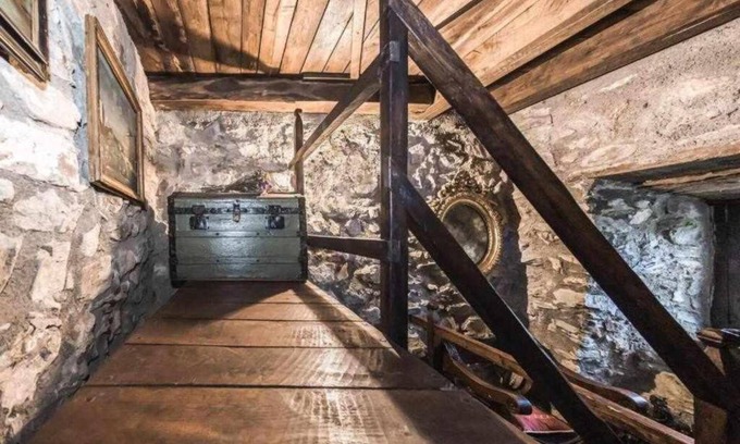 Bagnone House | Holiday Home 'Torre Del 1300 Un Atto Damore' with Mountain View, Wi-Fi and Air Conditioning