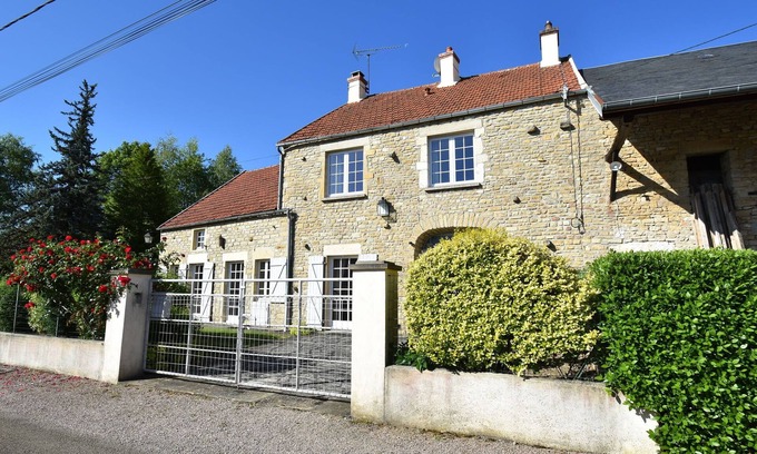 Vault-de-Lugny House | Holiday Home Vault-de-Lugny near Forest