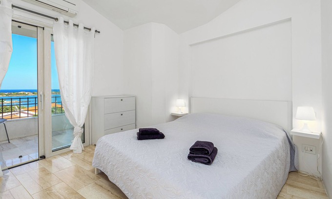 Pittulongu House | Holiday Home 'Villa Smeraldina' with Sea View, Wi-Fi and Air Conditioning