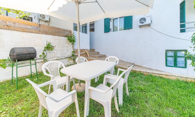 Marathias House | Holiday Home 'Villa Theo' with Mountain View, Wi-Fi and Air Conditioning