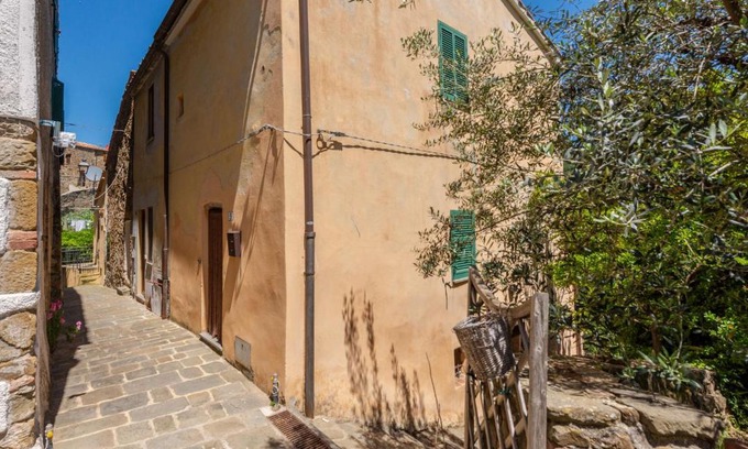 Montorgiali House | Holiday Home Vittorio by Interhome