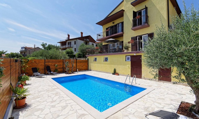 Buje House | Holiday Home Vlady - Holiday Home with Pool